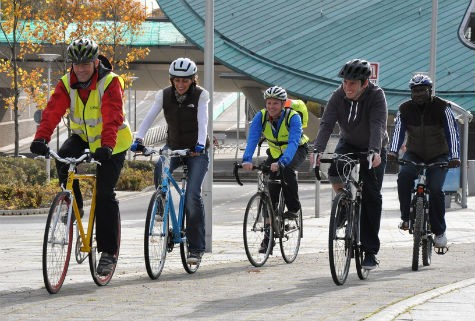 Cycling safely in a group